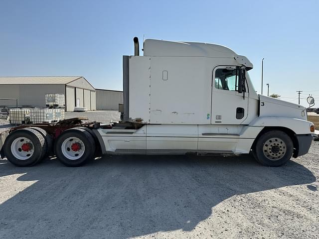 Image of Freightliner Century 120 equipment image 4