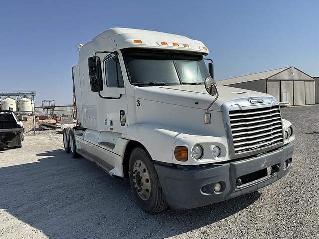 Image of Freightliner Century 120 equipment image 3