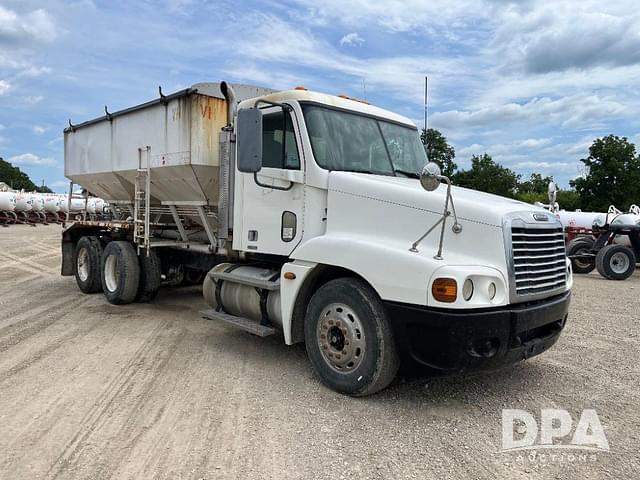 Image of Freightliner Century equipment image 4