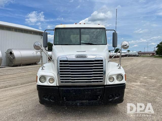 Image of Freightliner Century equipment image 2