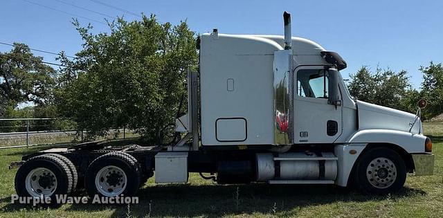 Image of Freightliner Century Class equipment image 3