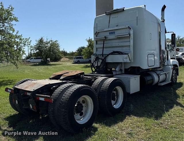 Image of Freightliner Century Class equipment image 4