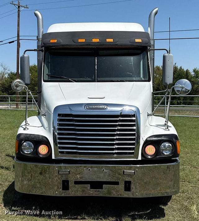 Image of Freightliner Century Class equipment image 1
