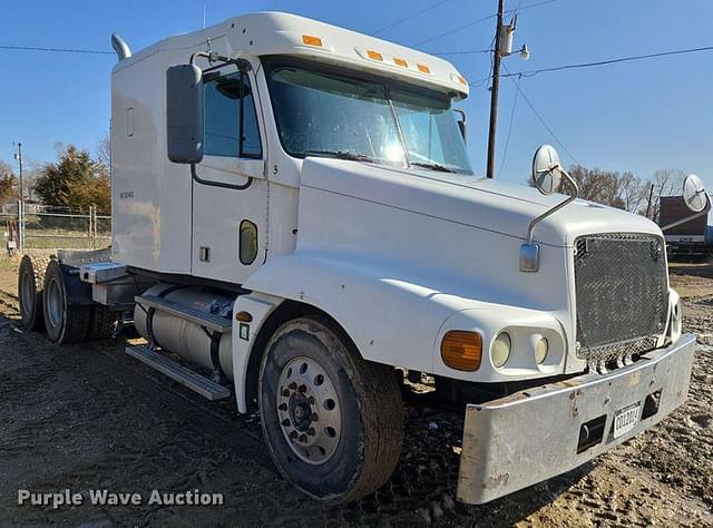 Image of Freightliner Century Class equipment image 2