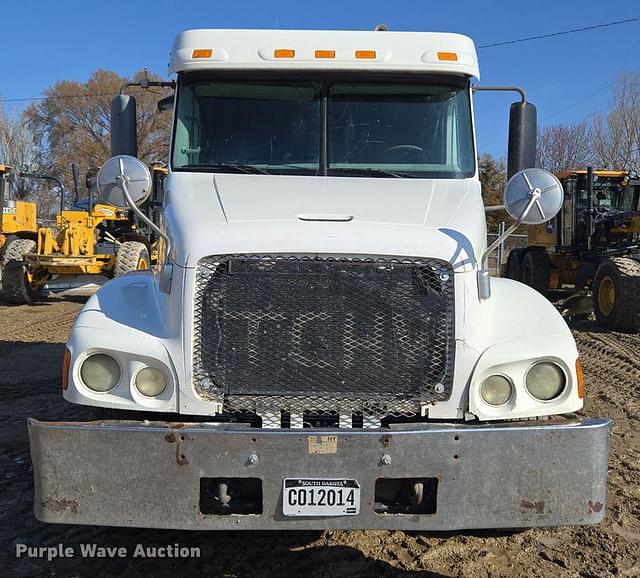 Image of Freightliner Century Class equipment image 1