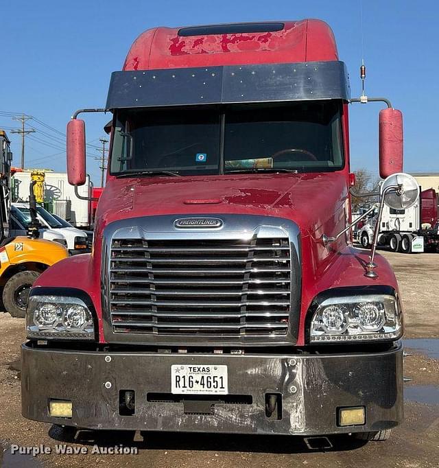 Image of Freightliner Century Class equipment image 1