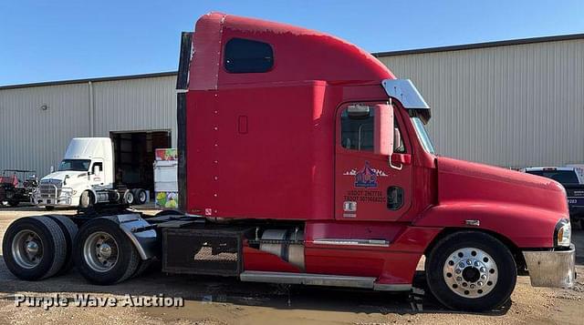 Image of Freightliner Century Class equipment image 3