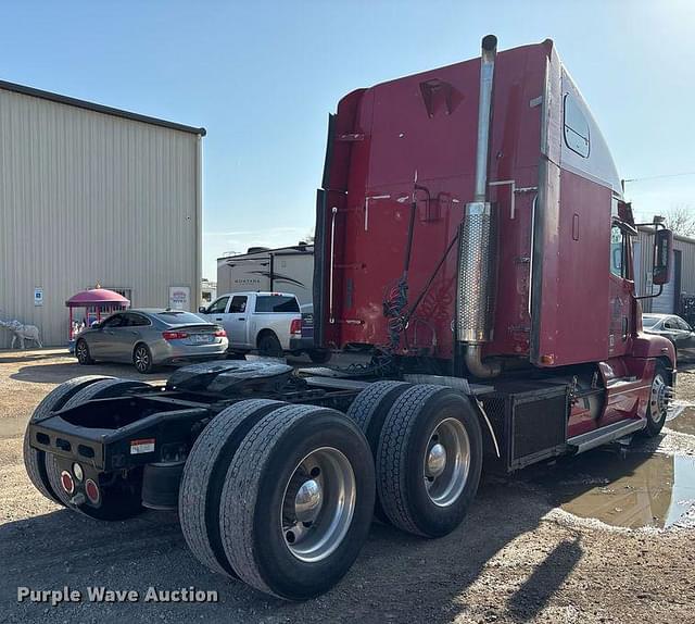 Image of Freightliner Century Class equipment image 4