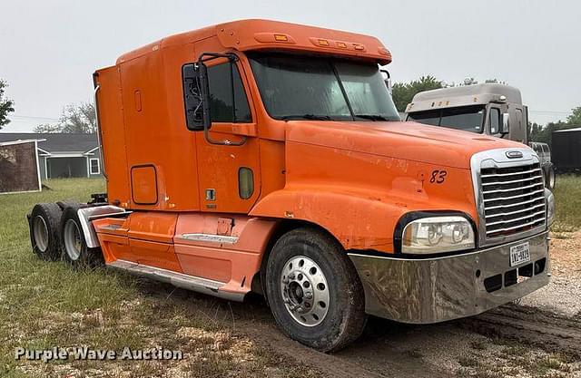 Image of Freightliner Century Class equipment image 2