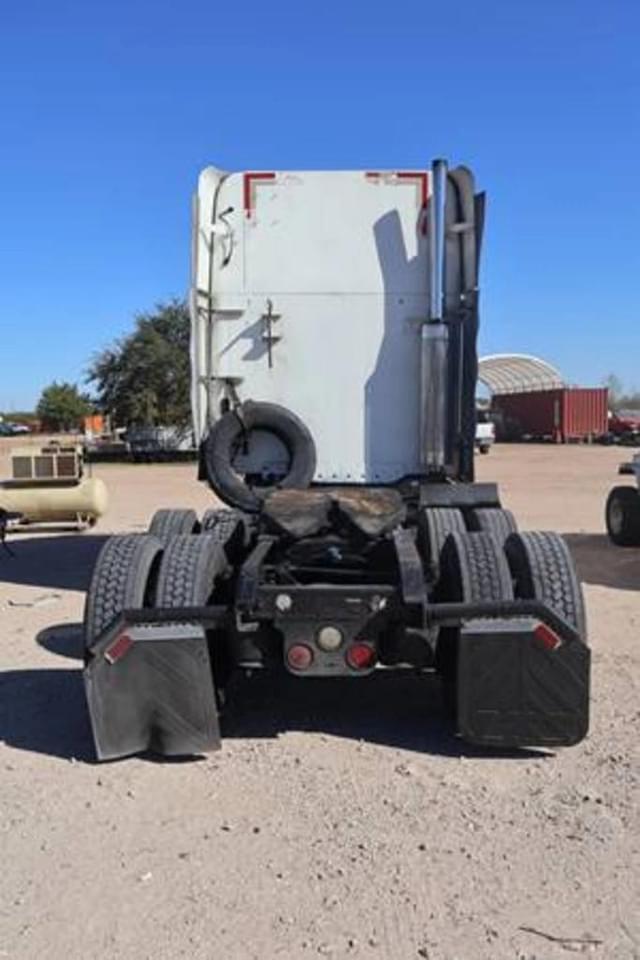 Image of Freightliner Century Class S/T equipment image 4