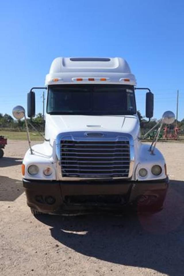 Image of Freightliner Century Class S/T equipment image 2