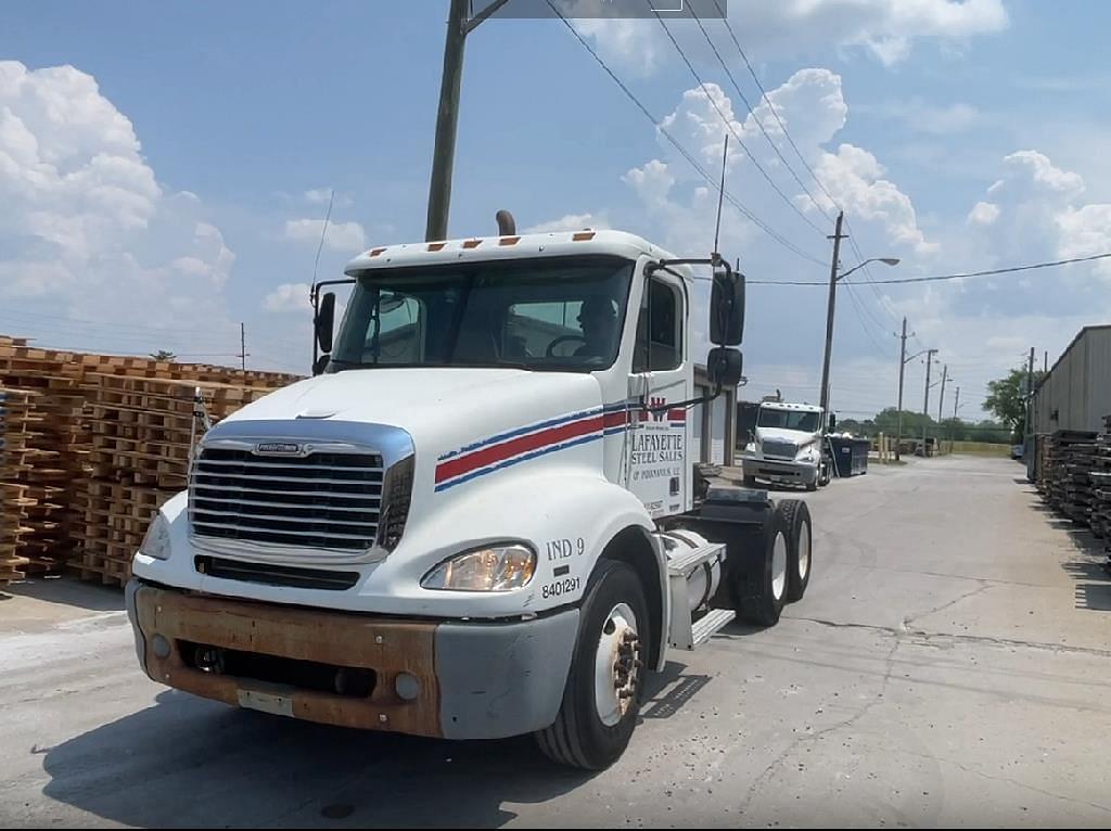 Image of Freightliner Columbia 112 Primary image