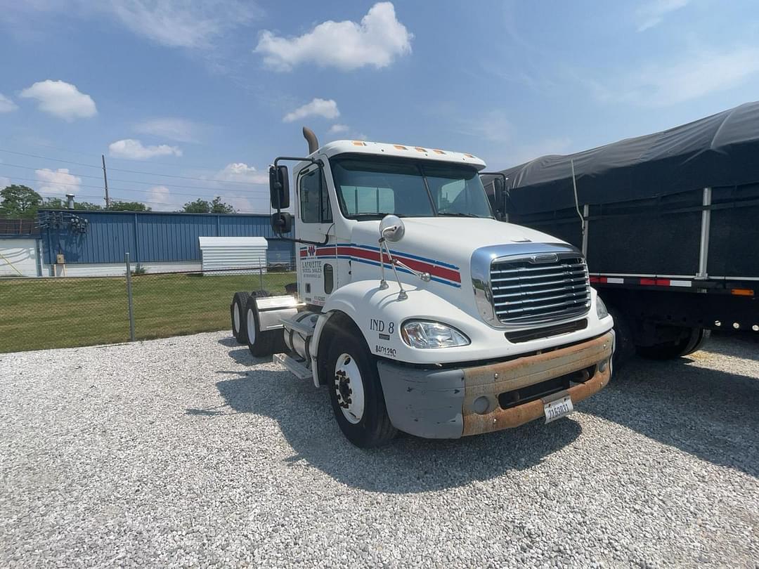 Image of Freightliner Columbia 112 Primary image