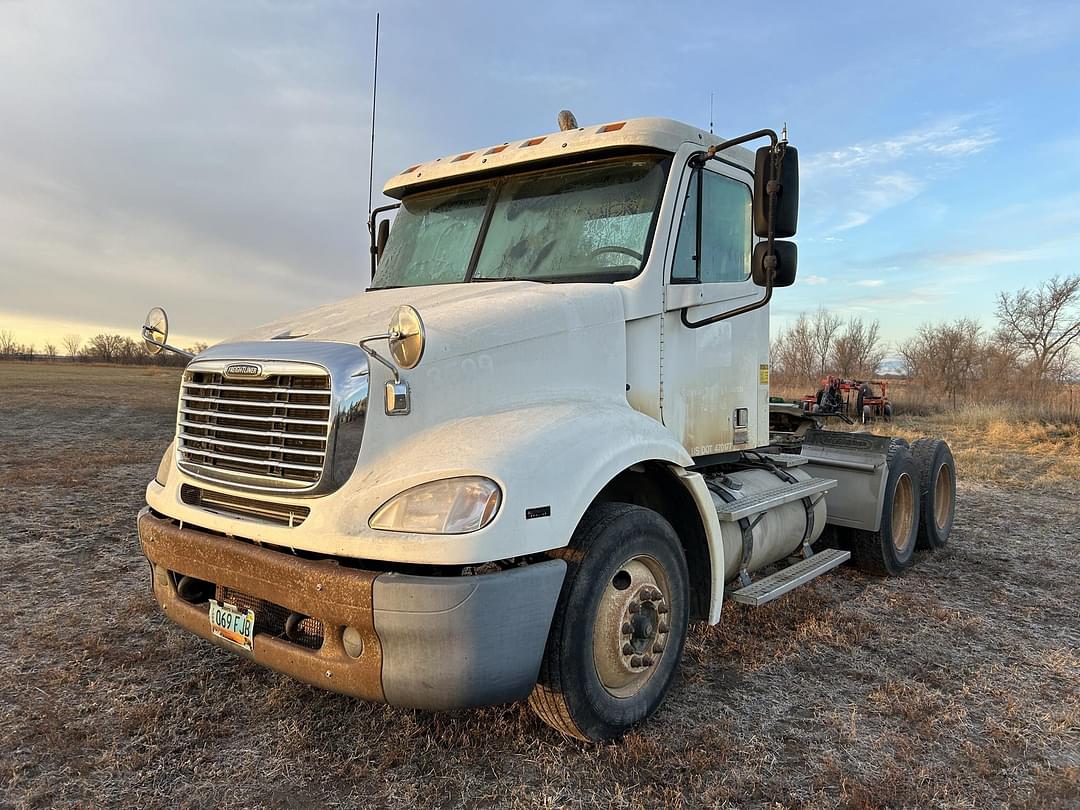 Image of Freightliner Columbia 112 Primary image