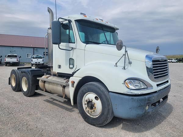 Image of Freightliner Columbia 112 Primary image