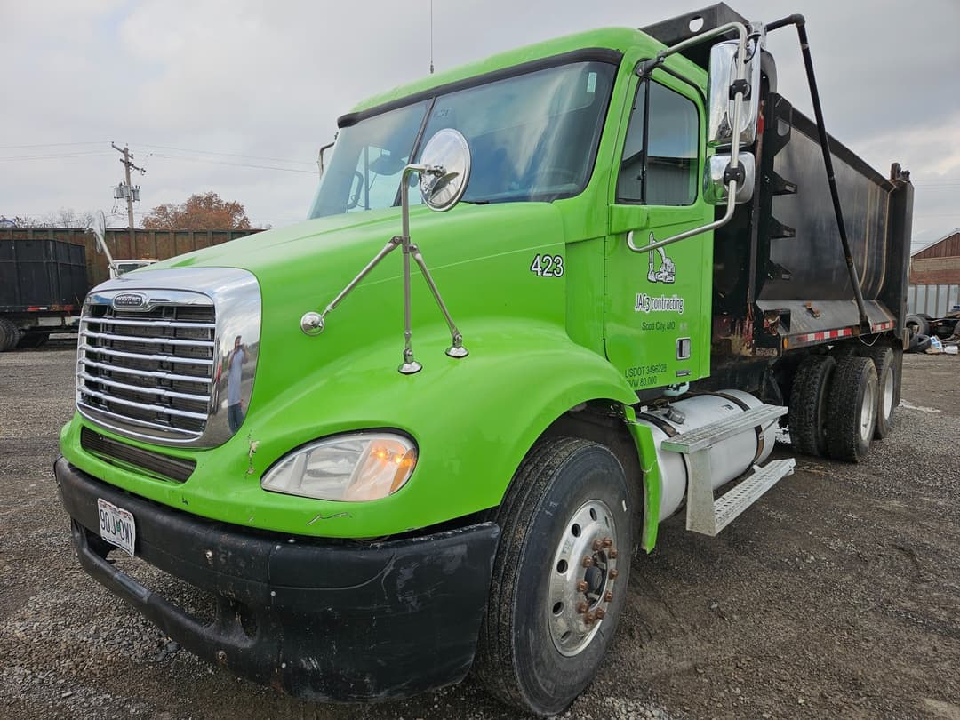 Image of Freightliner Columbia 112 Primary image