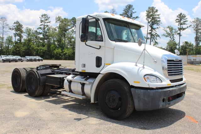 Image of Freightliner 112 equipment image 1