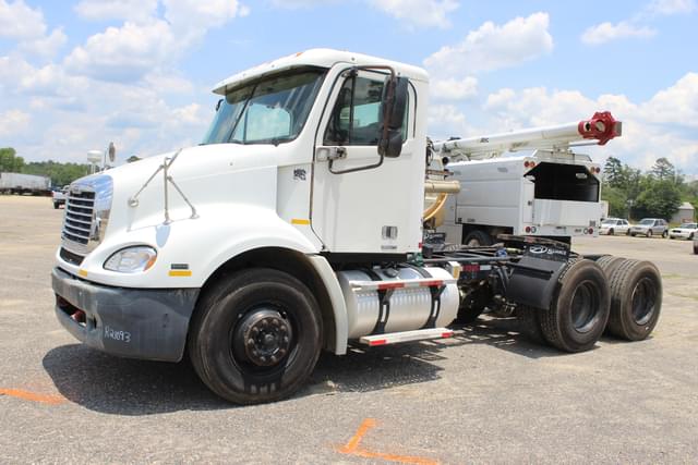 Image of Freightliner 112 equipment image 4
