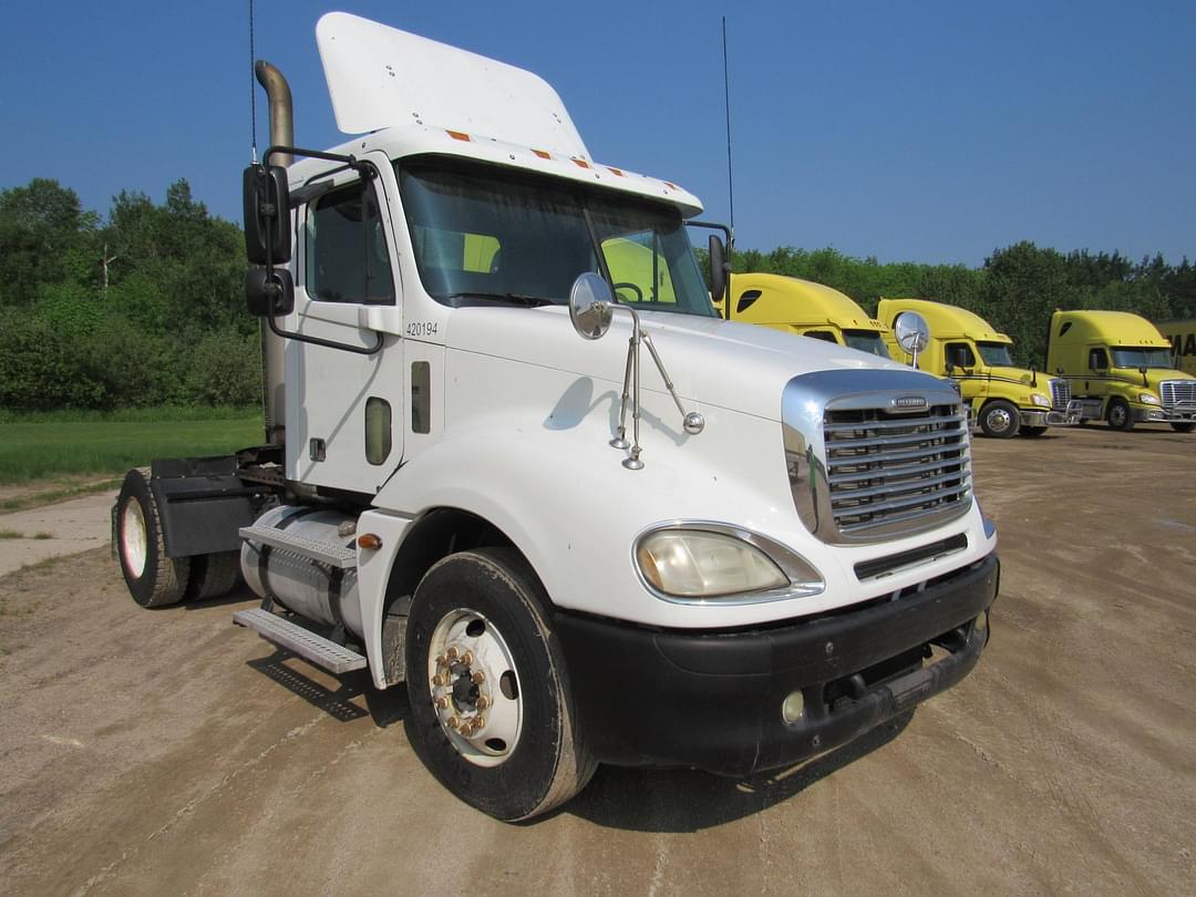 Image of Freightliner Columbia 120 Primary image