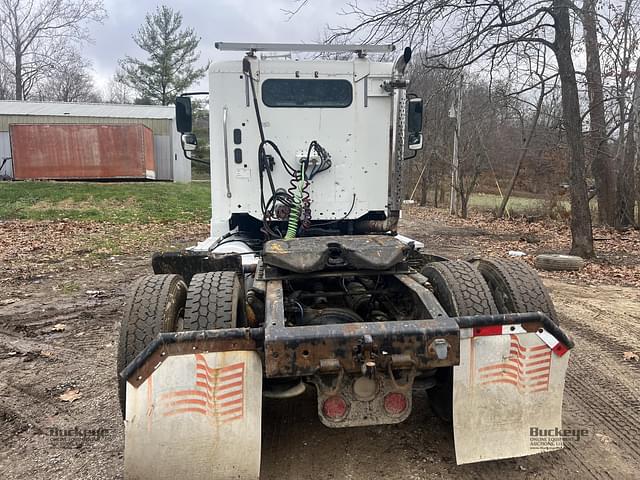 Image of Freightliner Columbia 120 equipment image 3