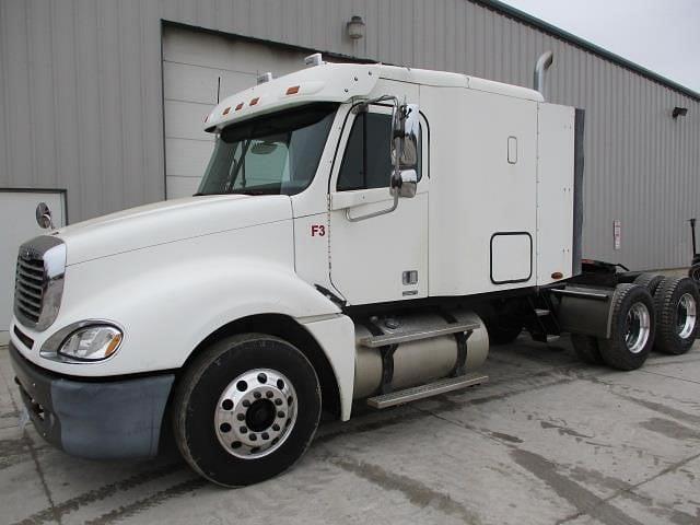 Image of Freightliner Columbia 120 Primary image