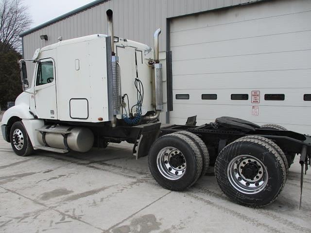 Image of Freightliner Columbia 120 equipment image 4