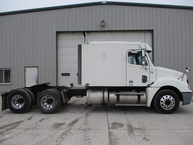 Image of Freightliner Columbia 120 equipment image 3