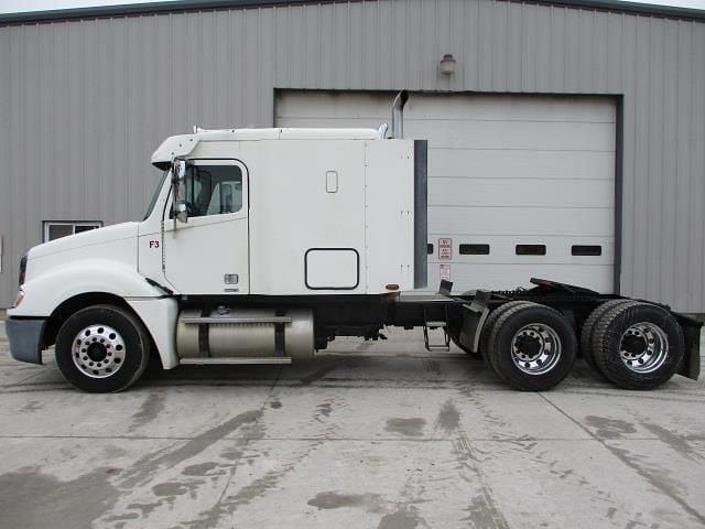 Image of Freightliner Columbia 120 equipment image 2