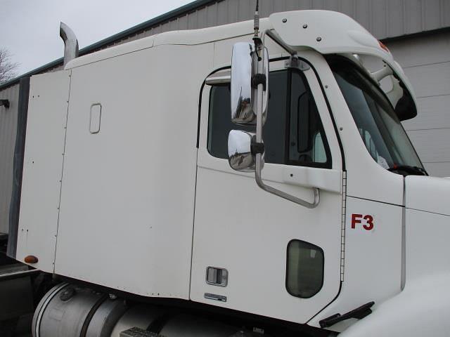 Thumbnail image Freightliner Columbia 120 16