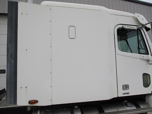 Thumbnail image Freightliner Columbia 120 19