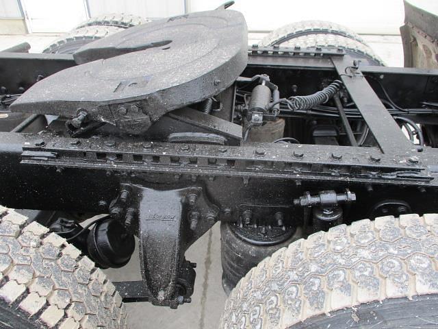 Thumbnail image Freightliner Columbia 120 34