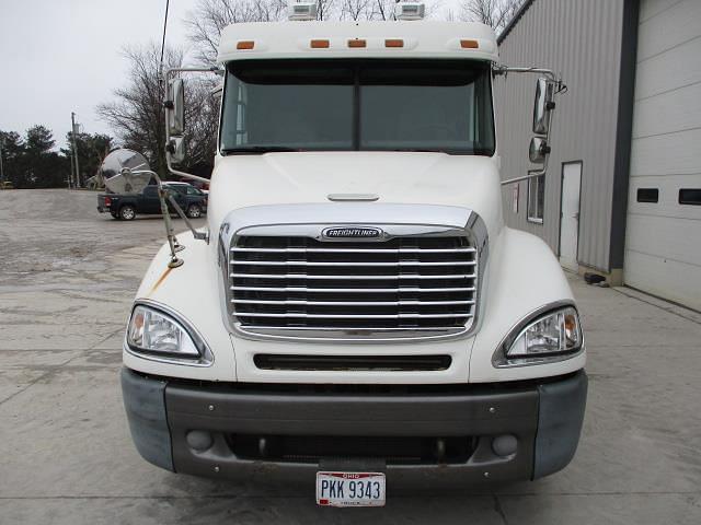 Thumbnail image Freightliner Columbia 120 7