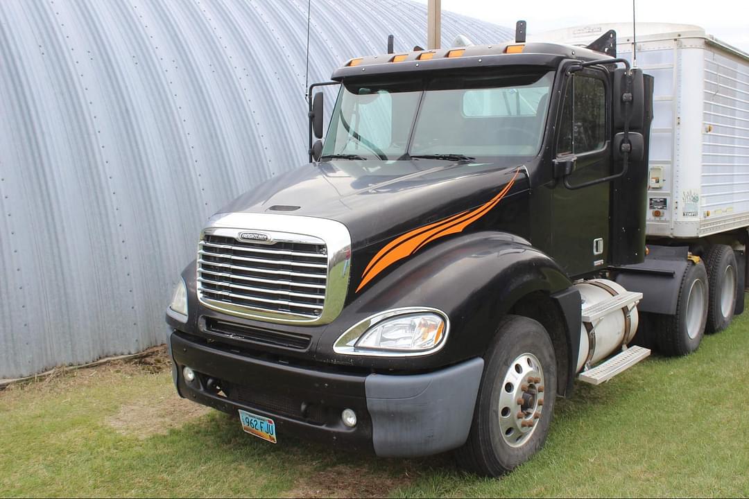 Image of Freightliner Columbia 120 Primary image