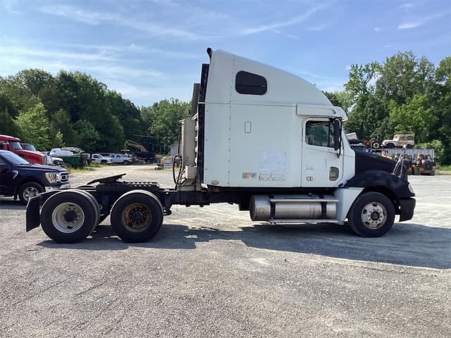 Image of Freightliner Columbia 120 equipment image 3