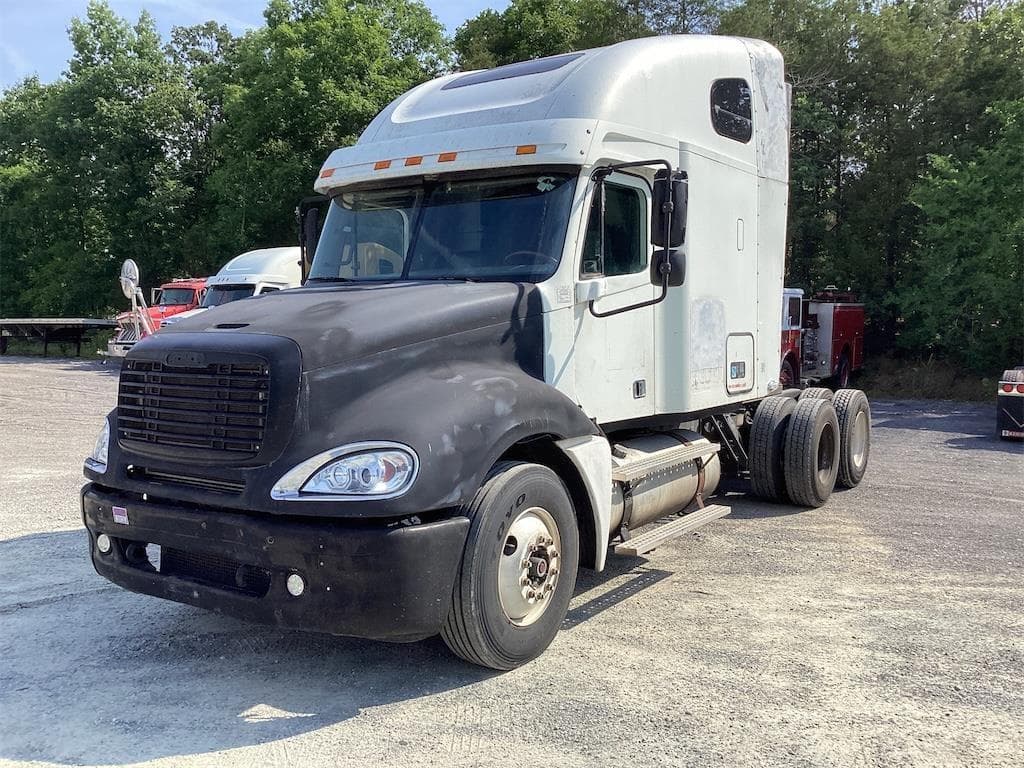 Image of Freightliner Columbia 120 Primary image