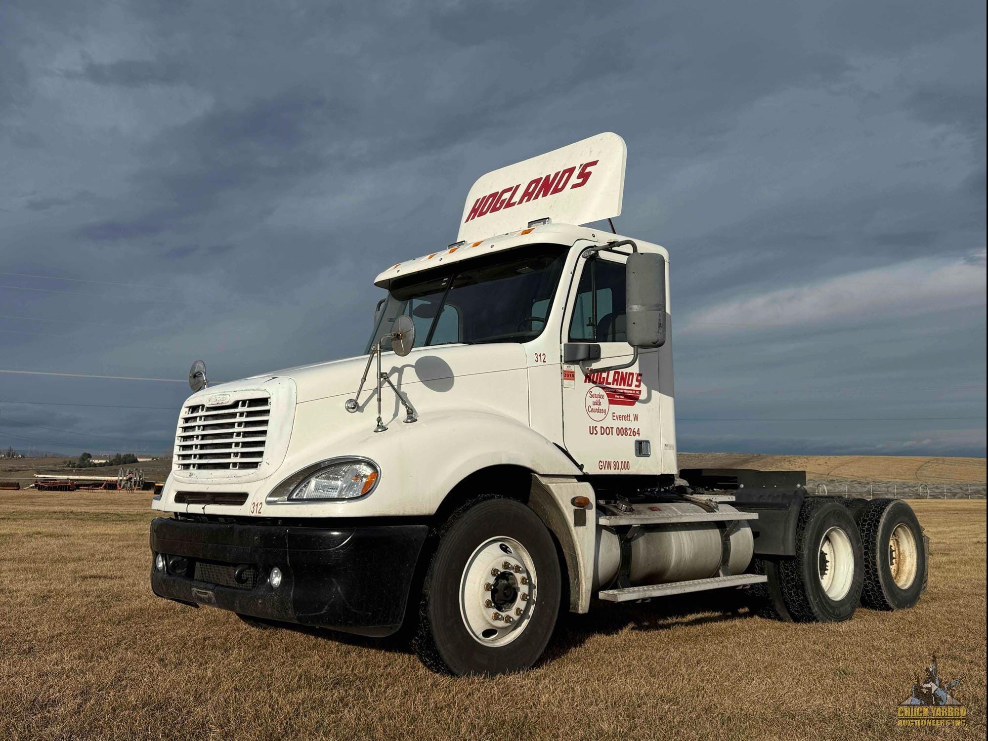 2005 Freightliner Columbia 120 Equipment Image0
