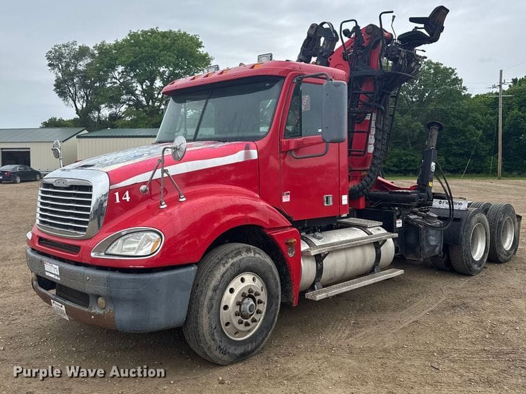 2005 Freightliner Columbia 120 Equipment Image0