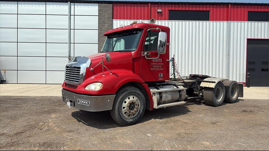 Image of Freightliner Columbia 120 Primary image