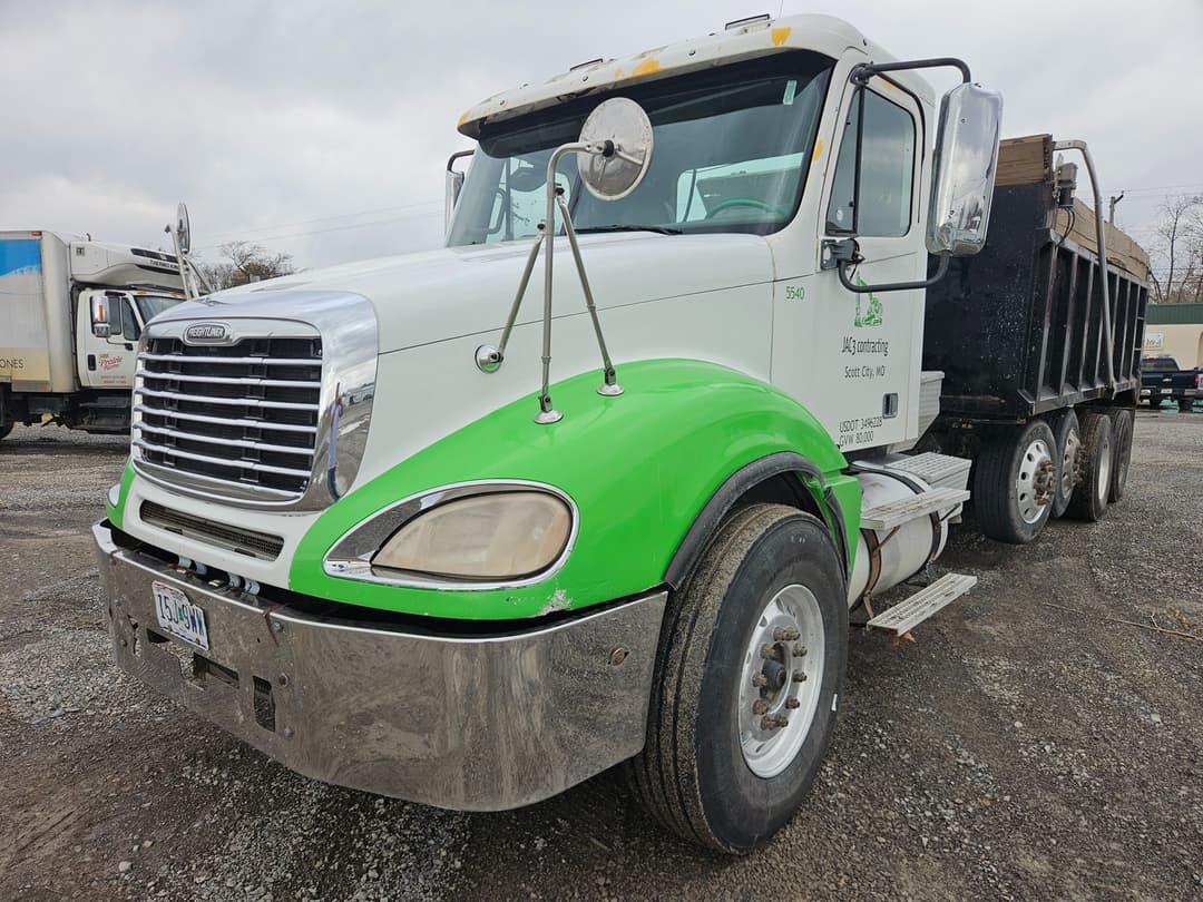 Image of Freightliner Columbia 120 Primary image