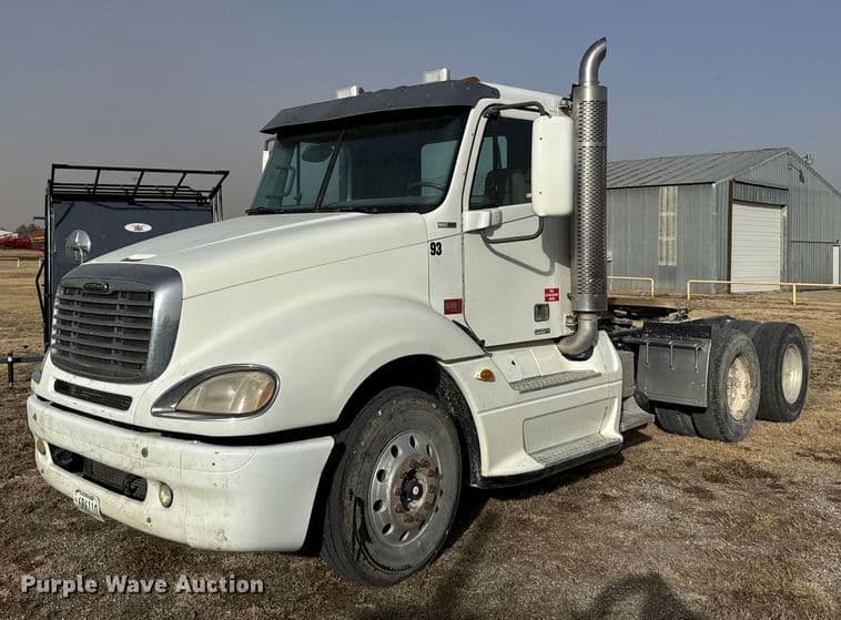 Image of Freightliner Columbia 120 Primary image
