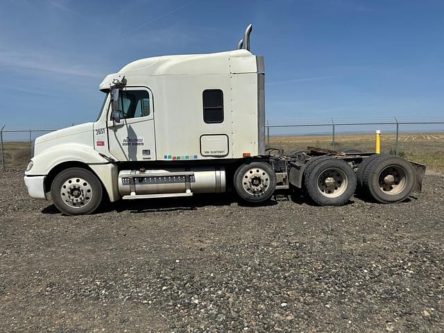 Image of Freightliner Columbia 120 equipment image 1