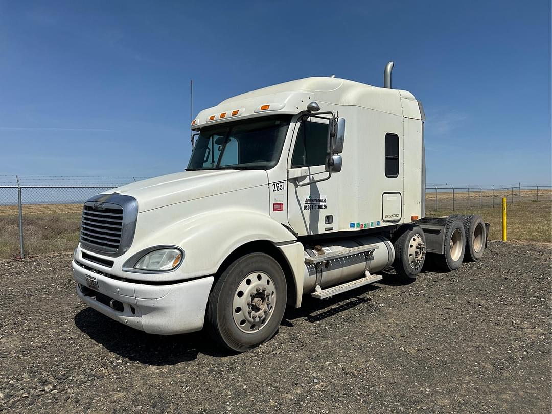 Image of Freightliner Columbia 120 Primary image