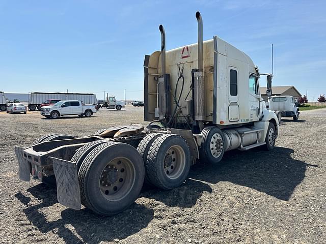 Image of Freightliner Columbia 120 equipment image 4