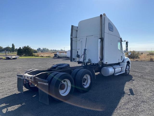 Image of Freightliner Columbia 120 equipment image 4