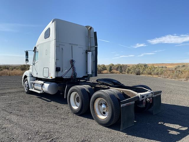 Image of Freightliner Columbia 120 equipment image 2