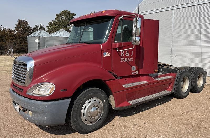 2005 Freightliner Columbia Equipment Image0
