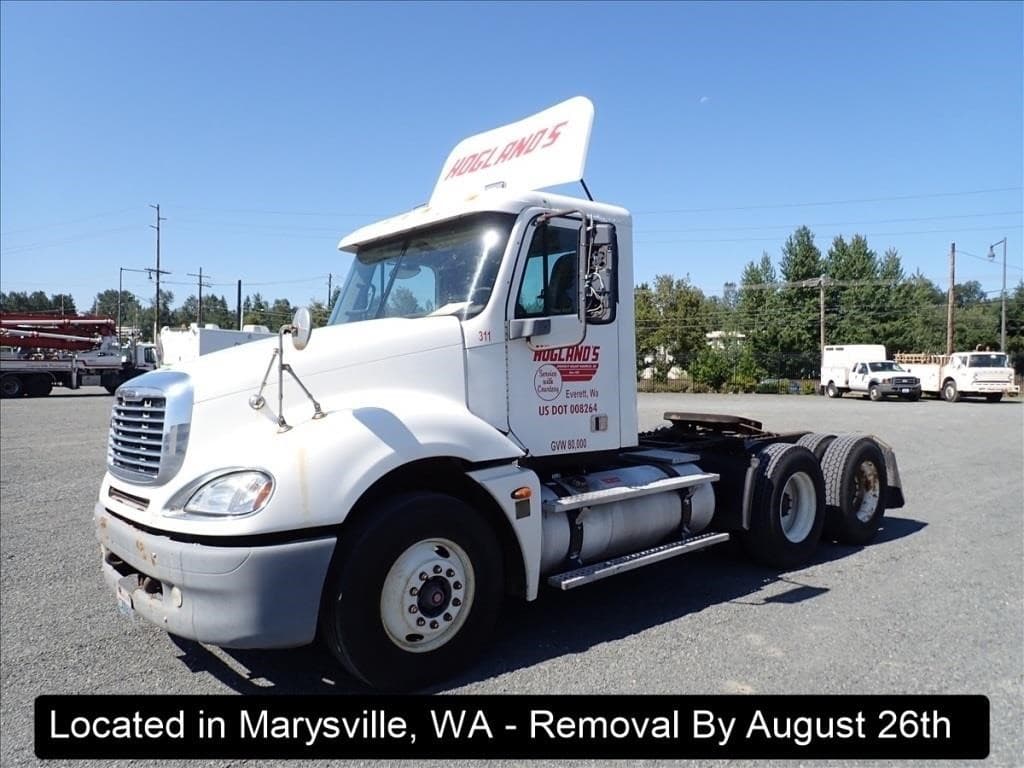 Image of Freightliner Columbia Primary image