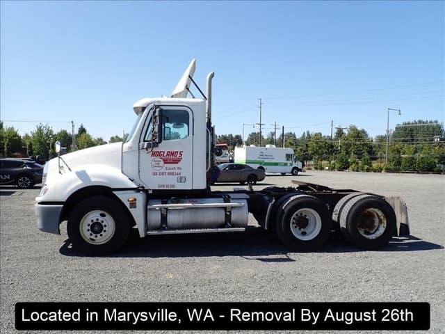 Image of Freightliner Columbia equipment image 3