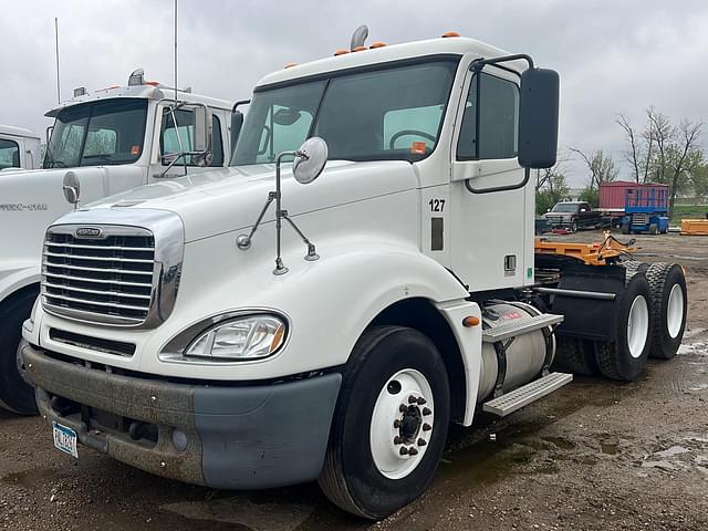 Thumbnail image Freightliner Columbia 0