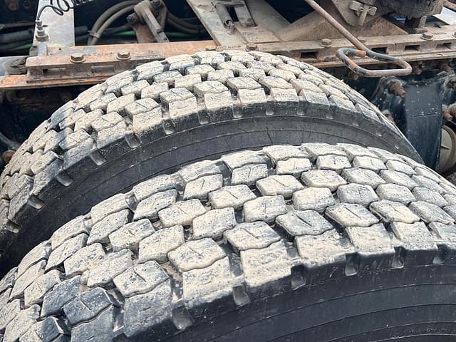 Thumbnail image Freightliner Columbia 9